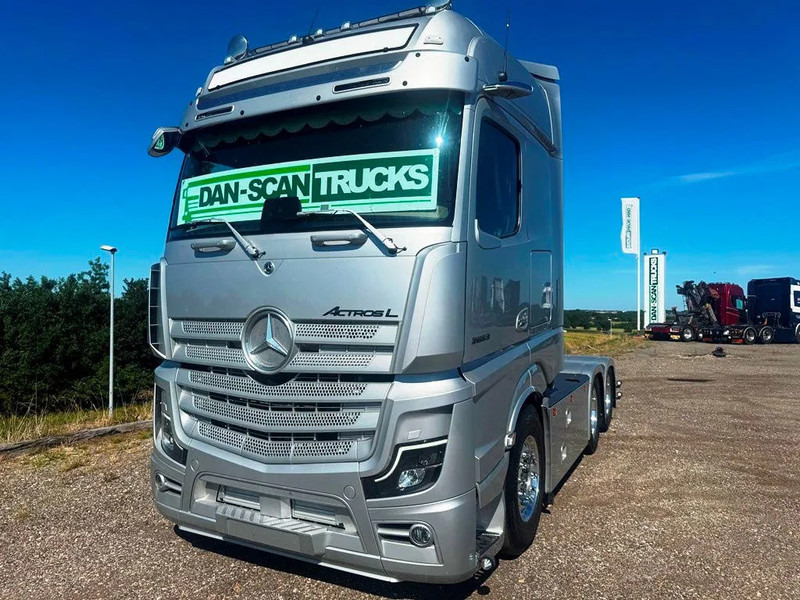 Mercedes-Benz Actros 2653 Special Interior. 6x2 3250mm weelbase. Air / Air suspension. hydr. syatem. Invertor. Micro wave. - وحدة جر: صورة 4 Mercedes-Benz Actros 2653 Special Interior. 6x2 3250mm weelbase. Air / Air suspension. hydr. syatem. Invertor. Micro wave. - وحدة جر: صورة 4
