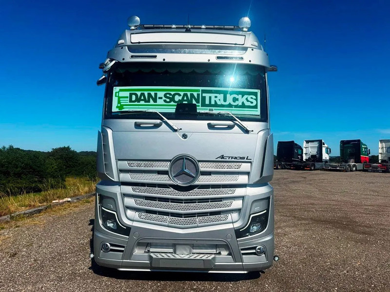 Mercedes-Benz Actros 2653 Special Interior. 6x2 3250mm weelbase. Air / Air suspension. hydr. syatem. Invertor. Micro wave. - وحدة جر: صورة 5 Mercedes-Benz Actros 2653 Special Interior. 6x2 3250mm weelbase. Air / Air suspension. hydr. syatem. Invertor. Micro wave. - وحدة جر: صورة 5