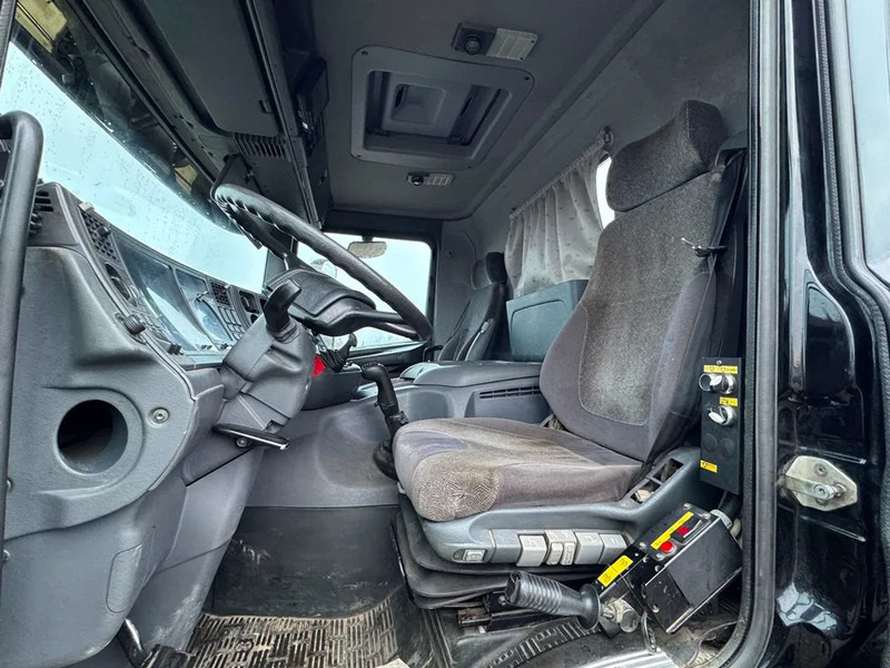 Interior photo 1: Scania P94-260 Palfinger crane PK 15002. rotor and hydr. for grabbe. Scania P94-260 Palfinger crane PK 15002. rotor and hydr. for grabbe.