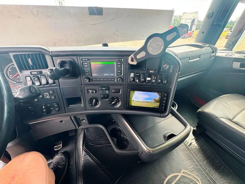 شاحنة ذات خطاف Scania R580 V8 hoglift. Air / Air suspension.: صورة 15