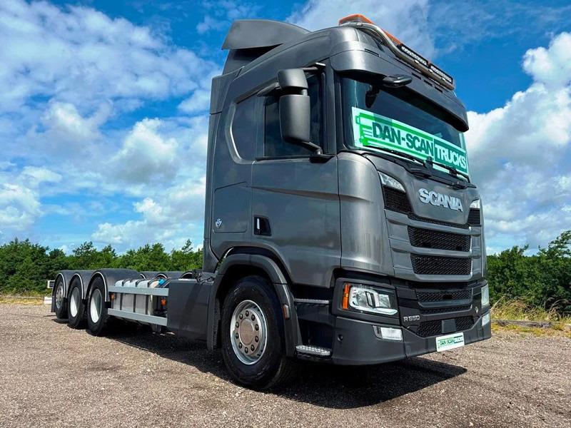 Scania R650 V8 NGS Steel / Air suspension. 4550mm weelbase. - شاحنة هيكل كابينة: صورة 2 Scania R650 V8 NGS Steel / Air suspension. 4550mm weelbase. - شاحنة هيكل كابينة: صورة 2