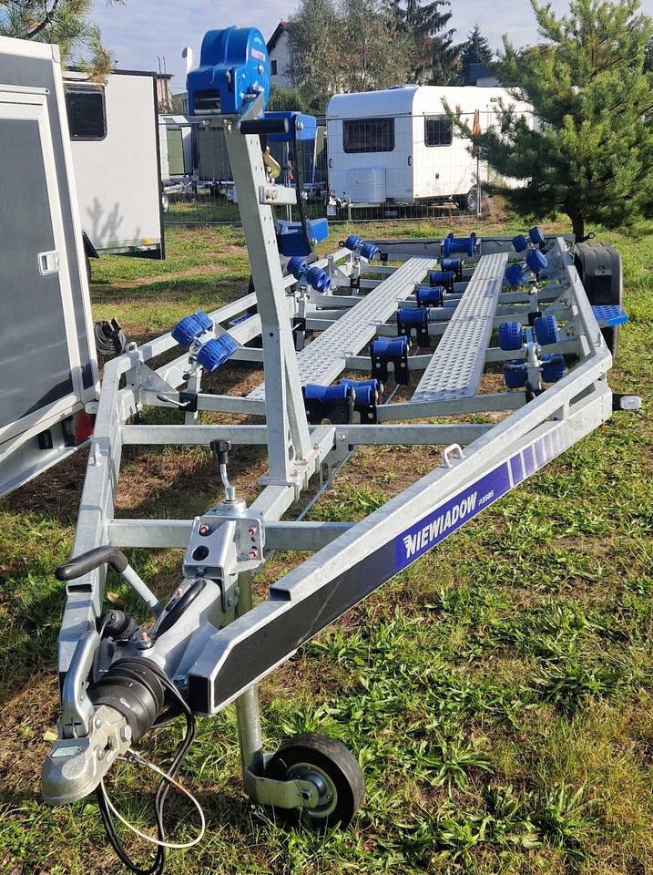 Nowa Przyczepa Podłodziowa 3500kg do 10M Niewiadów P3585HT - مقطورة القارب: صورة 1 Nowa Przyczepa Podłodziowa 3500kg do 10M Niewiadów P3585HT - مقطورة القارب: صورة 1