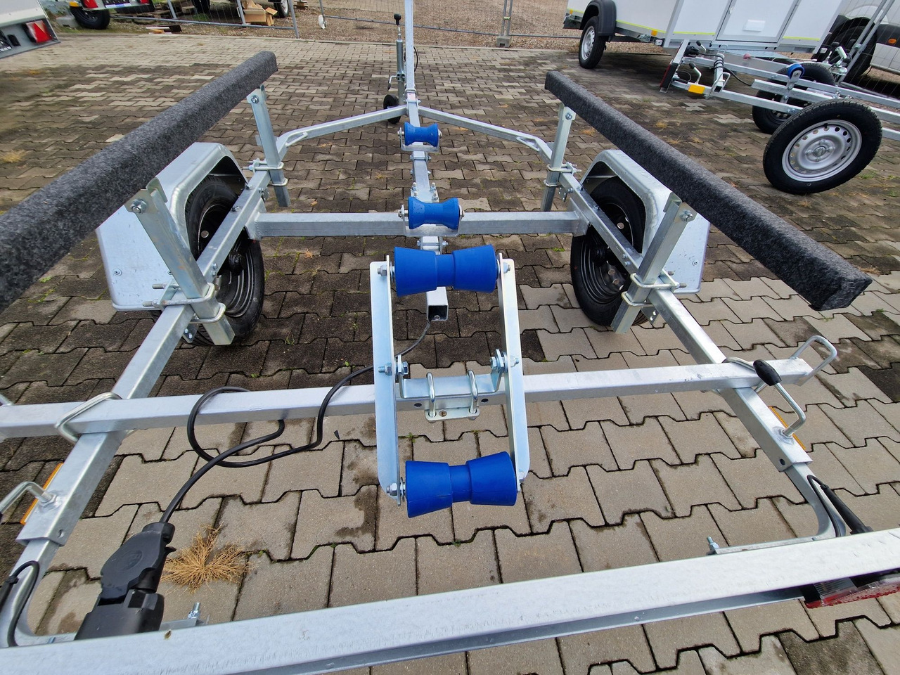 Nowa Przyczepa Podłodziowa ponton łódź 350 - 550cm Niewiadów P400 P415 - مقطورة شحن نقل السيارات: صورة 1 Nowa Przyczepa Podłodziowa ponton łódź 350 - 550cm Niewiadów P400 P415 - مقطورة شحن نقل السيارات: صورة 1