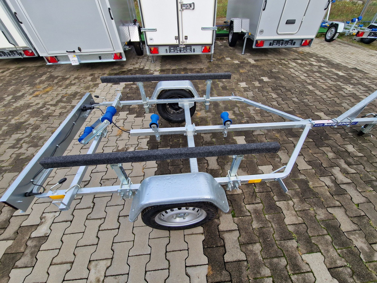 Nowa Przyczepa Podłodziowa ponton łódź 350 - 550cm Niewiadów P400 P415 - مقطورة شحن نقل السيارات: صورة 3 Nowa Przyczepa Podłodziowa ponton łódź 350 - 550cm Niewiadów P400 P415 - مقطورة شحن نقل السيارات: صورة 3