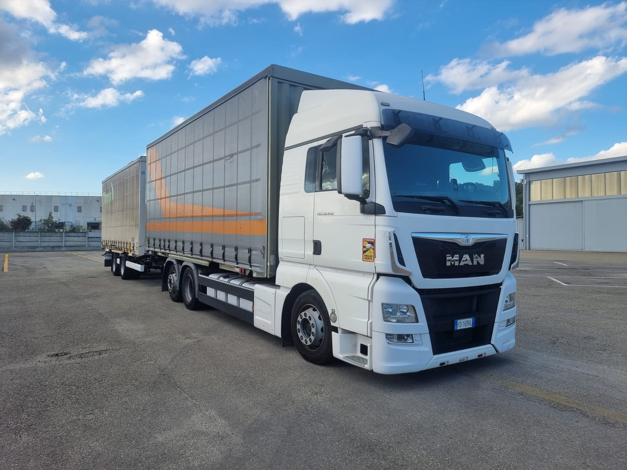 AUTOCARRO PORTACASSE - 2016 - 781000 km MAN TGX 26.440 6x2 - شاحنة ستارة, مقطورة ستارة جانبية: صورة 1 AUTOCARRO PORTACASSE - 2016 - 781000 km MAN TGX 26.440 6x2 - شاحنة ستارة, مقطورة ستارة جانبية: صورة 1