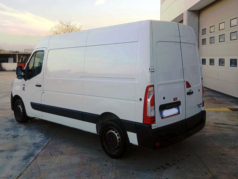 Renault Master Furgone red edition 2021 - فان: صورة 3 Renault Master Furgone red edition 2021 - فان: صورة 3