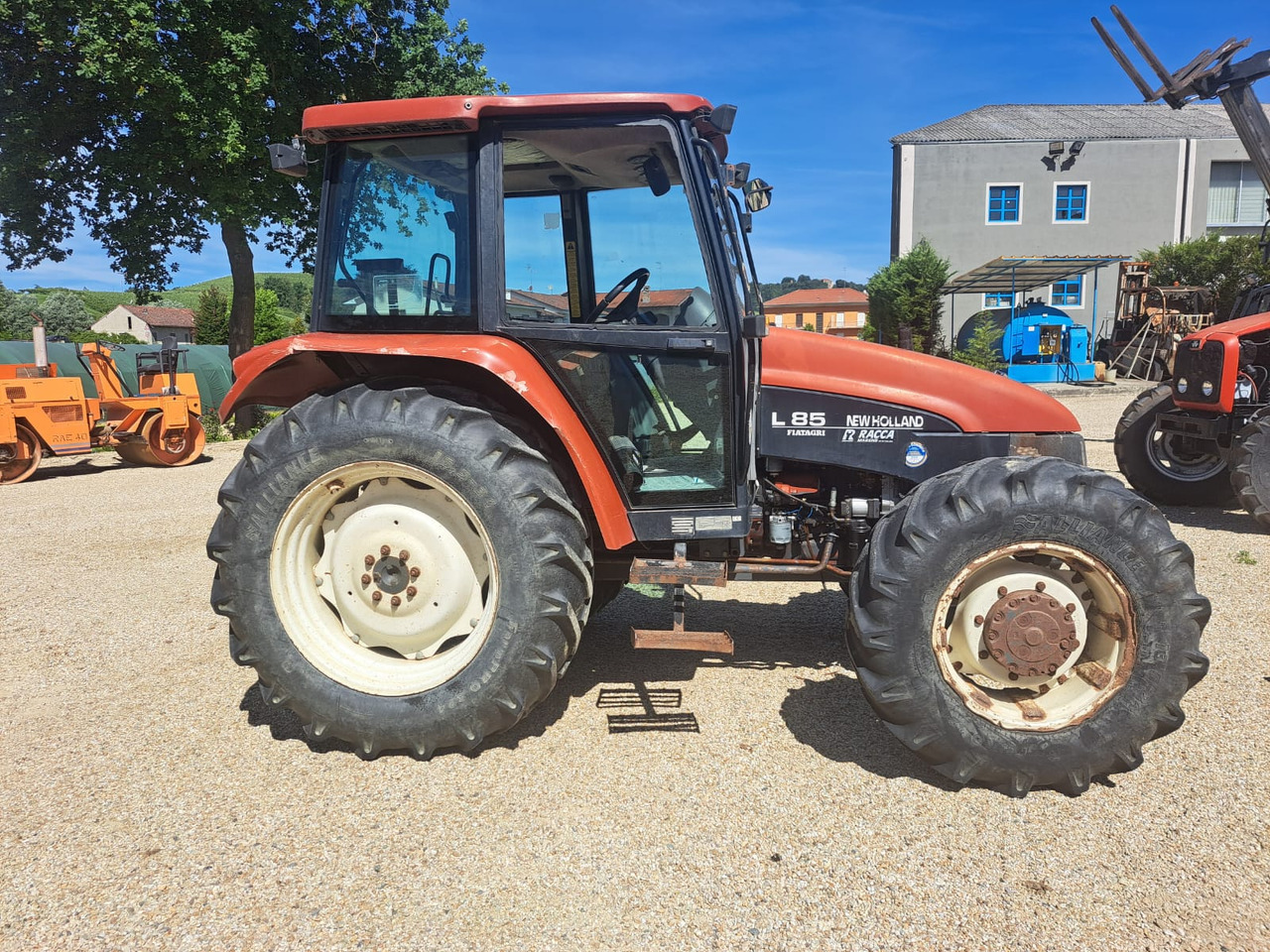 NEW HOLLAND New Holland L85 - جرار: صورة 1 NEW HOLLAND New Holland L85 - جرار: صورة 1