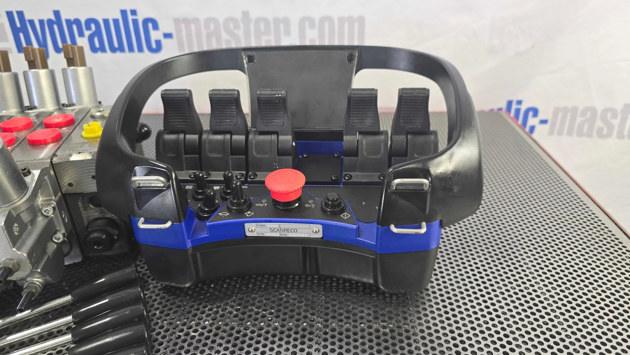 Container Side Lifter Sidelifter 5 sections valve with Radio Remote Scanreco - شاحنة النفايات: صورة 2 Container Side Lifter Sidelifter 5 sections valve with Radio Remote Scanreco - شاحنة النفايات: صورة 2