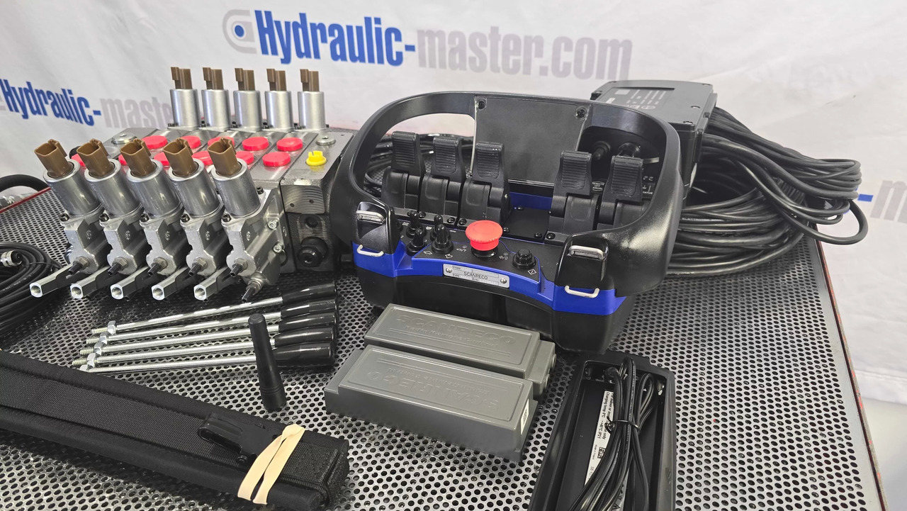 Container Side Lifter Sidelifter 5 sections valve with Radio Remote Scanreco - شاحنة النفايات: صورة 3 Container Side Lifter Sidelifter 5 sections valve with Radio Remote Scanreco - شاحنة النفايات: صورة 3