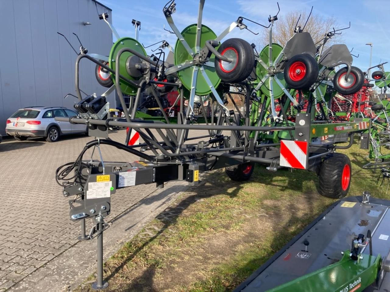Fendt LOTUS 1020 T - آلة تيبيس العشب/ آلة جمع العشب: صورة 4 Fendt LOTUS 1020 T - آلة تيبيس العشب/ آلة جمع العشب: صورة 4