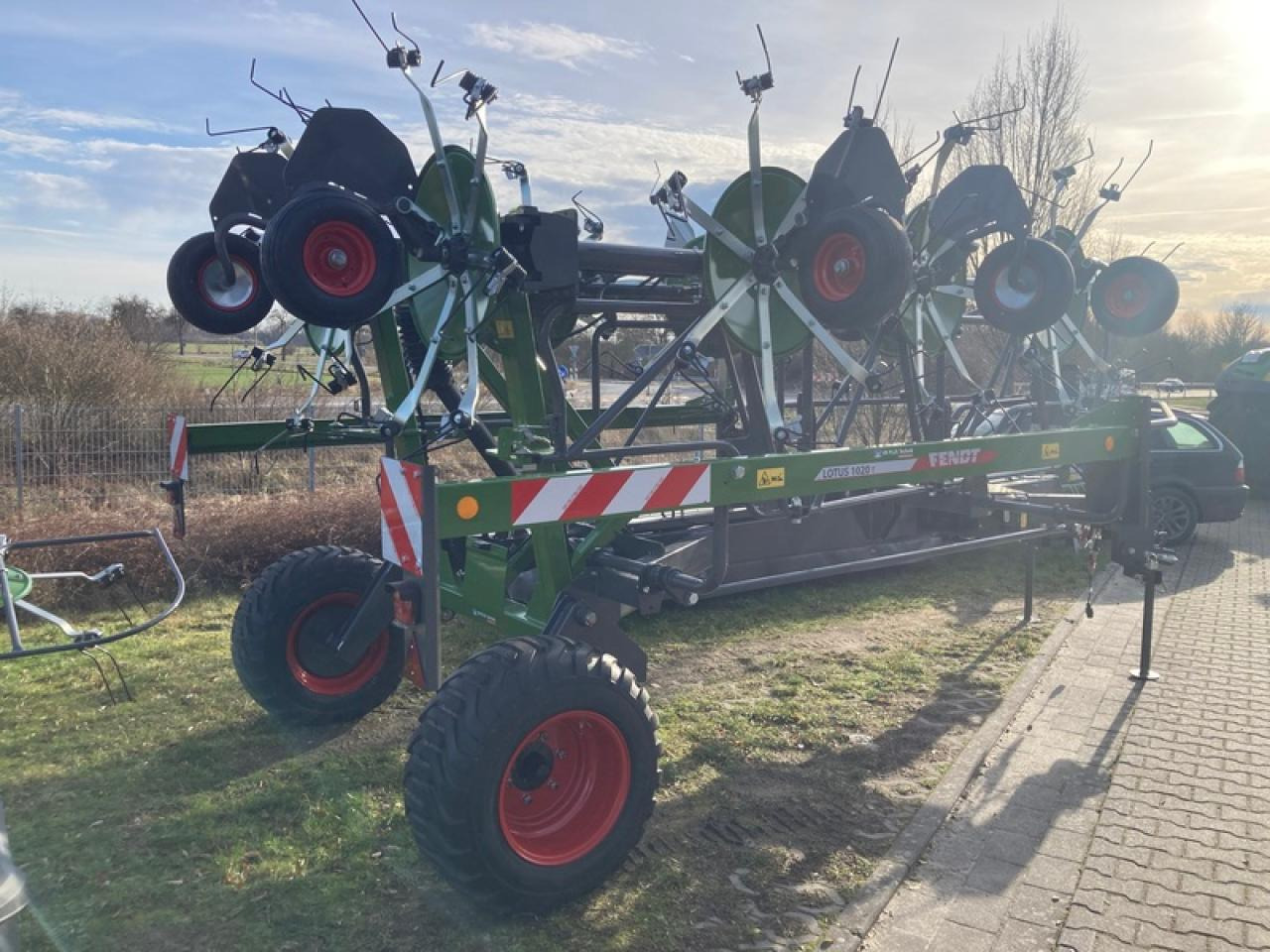 Fendt LOTUS 1020 T - آلة تيبيس العشب/ آلة جمع العشب: صورة 2 Fendt LOTUS 1020 T - آلة تيبيس العشب/ آلة جمع العشب: صورة 2