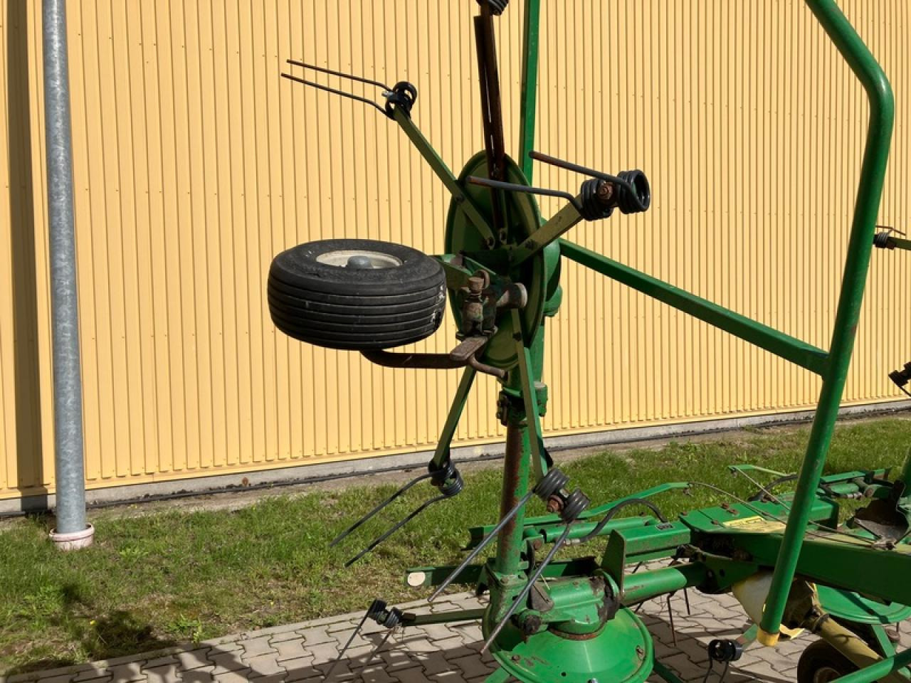 Kuhn GF 5001 MH - آلة تيبيس العشب/ آلة جمع العشب: صورة 5 Kuhn GF 5001 MH - آلة تيبيس العشب/ آلة جمع العشب: صورة 5