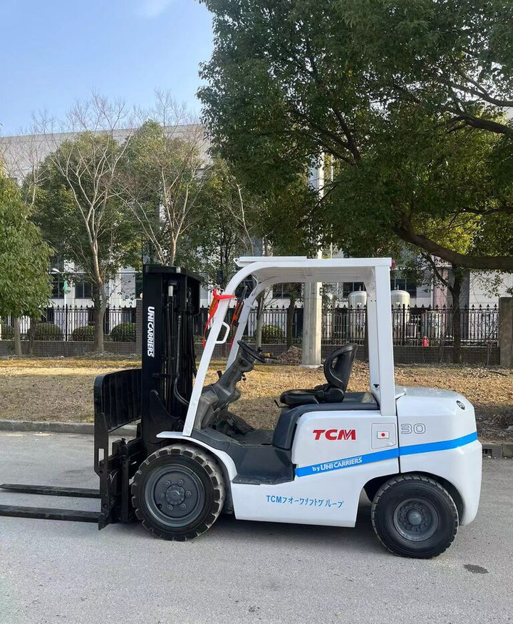 TCM FD30 FD50 FD100 FD80 3ton 5ton - رافعة شوكية ديزل: صورة 1 TCM FD30 FD50 FD100 FD80 3ton 5ton - رافعة شوكية ديزل: صورة 1