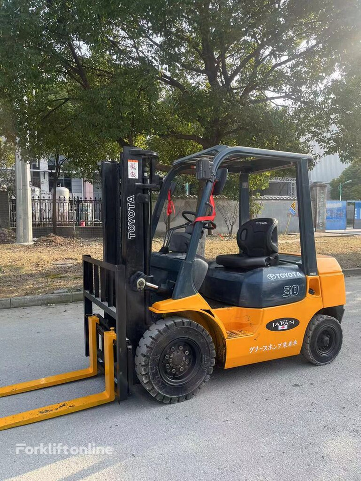 Toyota 7FD30 - رافعة شوكية ديزل: صورة 4 Toyota 7FD30 - رافعة شوكية ديزل: صورة 4