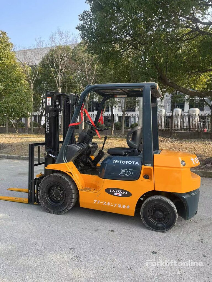 Toyota 7FD30 - رافعة شوكية ديزل: صورة 3 Toyota 7FD30 - رافعة شوكية ديزل: صورة 3