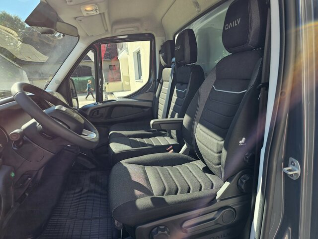 IVECO Daily 35S18 3.0 Koffer Voll-LED Navigation - شاحنة مغلقة الصندوق: صورة 2 IVECO Daily 35S18 3.0 Koffer Voll-LED Navigation - شاحنة مغلقة الصندوق: صورة 2