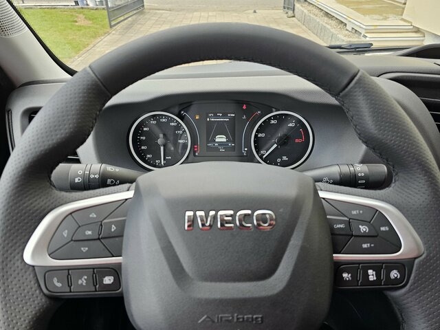 IVECO Daily 35S18HA8 3.0 Hi-Matic AHK Tachograph LED - شاحنة مغلقة الصندوق: صورة 5 IVECO Daily 35S18HA8 3.0 Hi-Matic AHK Tachograph LED - شاحنة مغلقة الصندوق: صورة 5