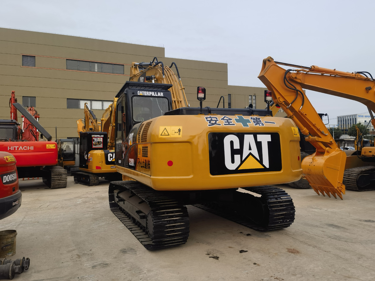 CAT 320DL Excavator - حفار زحاف: صورة 5 CAT 320DL Excavator - حفار زحاف: صورة 5