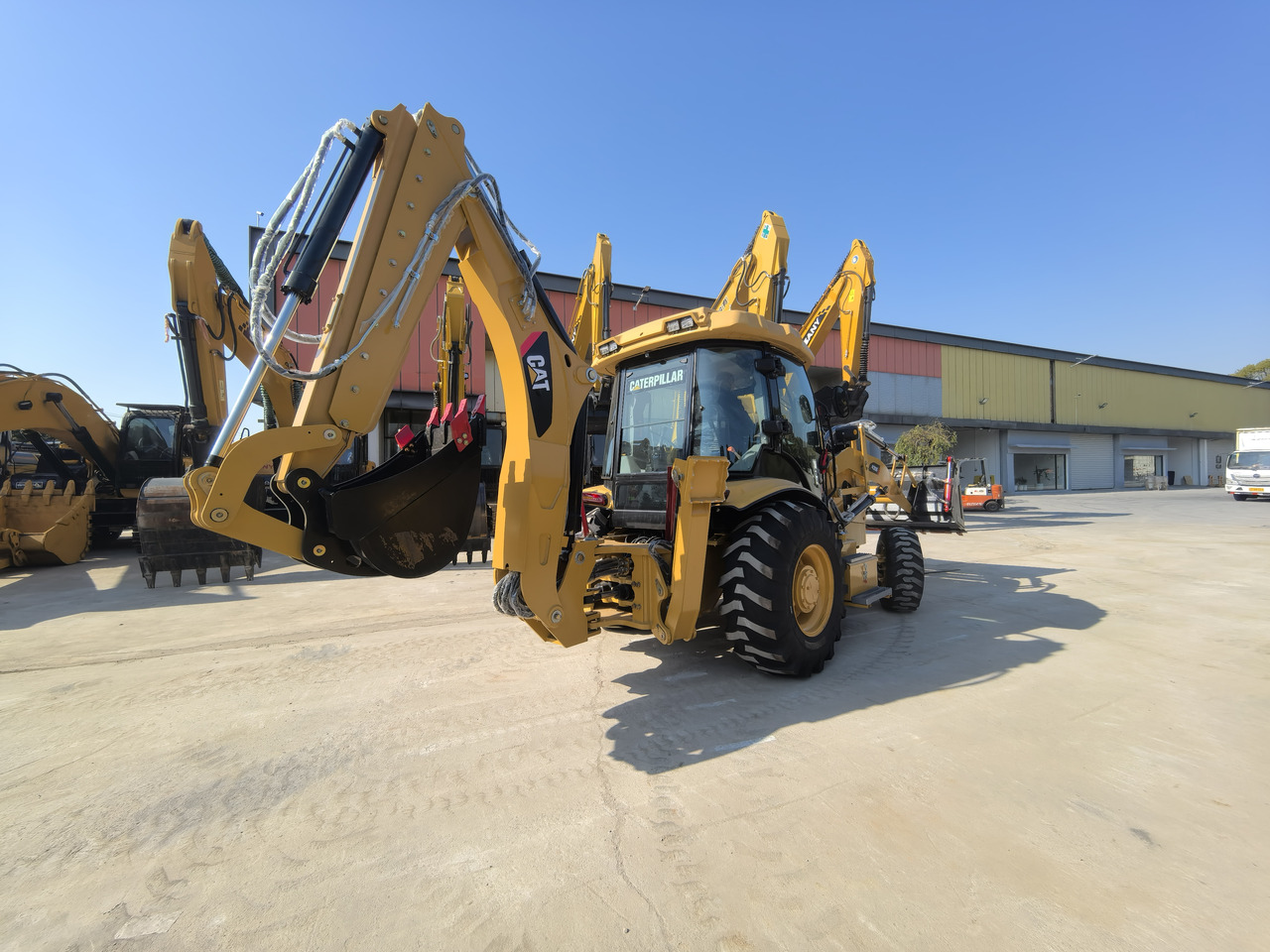 CAT 420F Backhoe Loader - جرافة حفار: صورة 4 CAT 420F Backhoe Loader - جرافة حفار: صورة 4