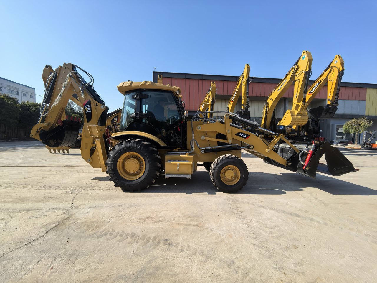 CAT 420F Backhoe Loader - جرافة حفار: صورة 2 CAT 420F Backhoe Loader - جرافة حفار: صورة 2