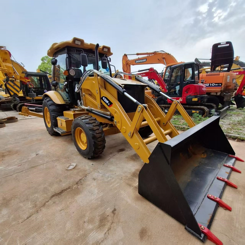 CAT 420F Backhoe Loader - جرافة حفار: صورة 1 CAT 420F Backhoe Loader - جرافة حفار: صورة 1
