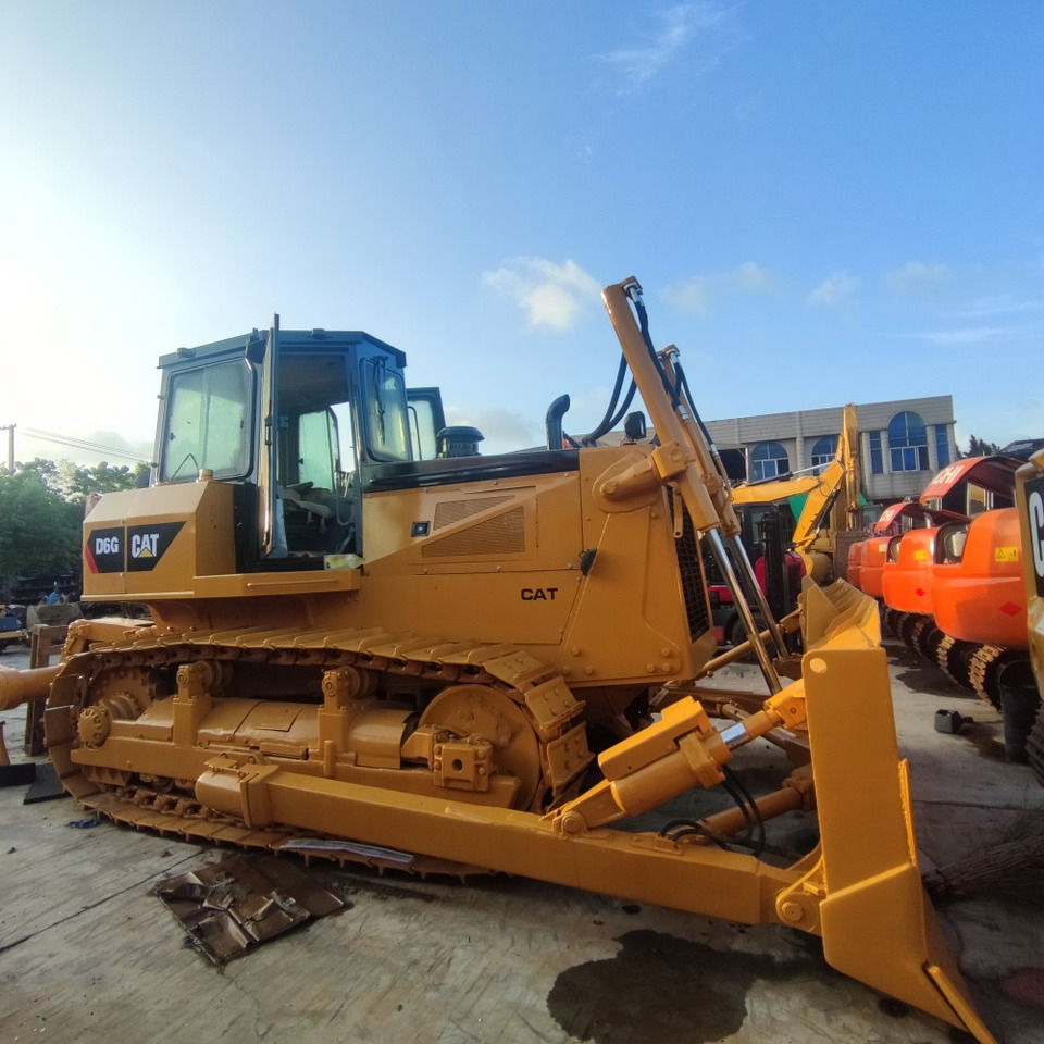 CAT D6G Bulldozer - جرافة: صورة 5 CAT D6G Bulldozer - جرافة: صورة 5