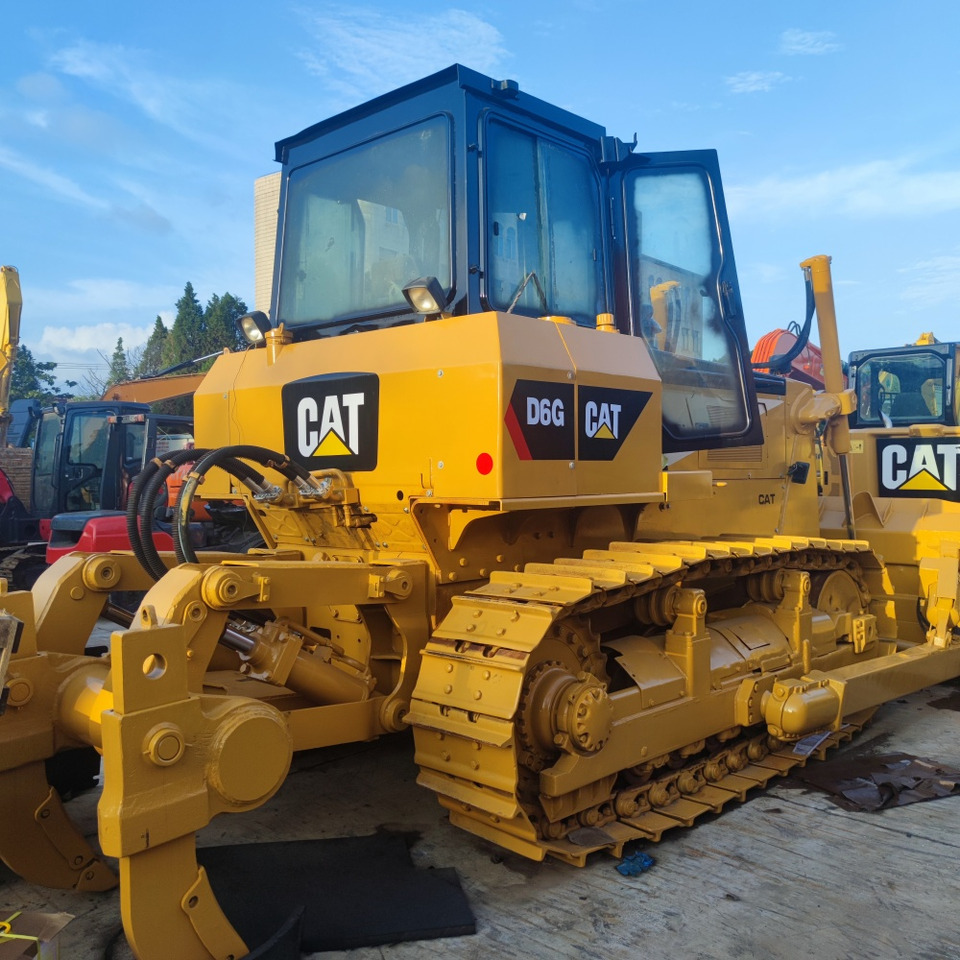 CAT D6G Bulldozer - جرافة: صورة 4 CAT D6G Bulldozer - جرافة: صورة 4