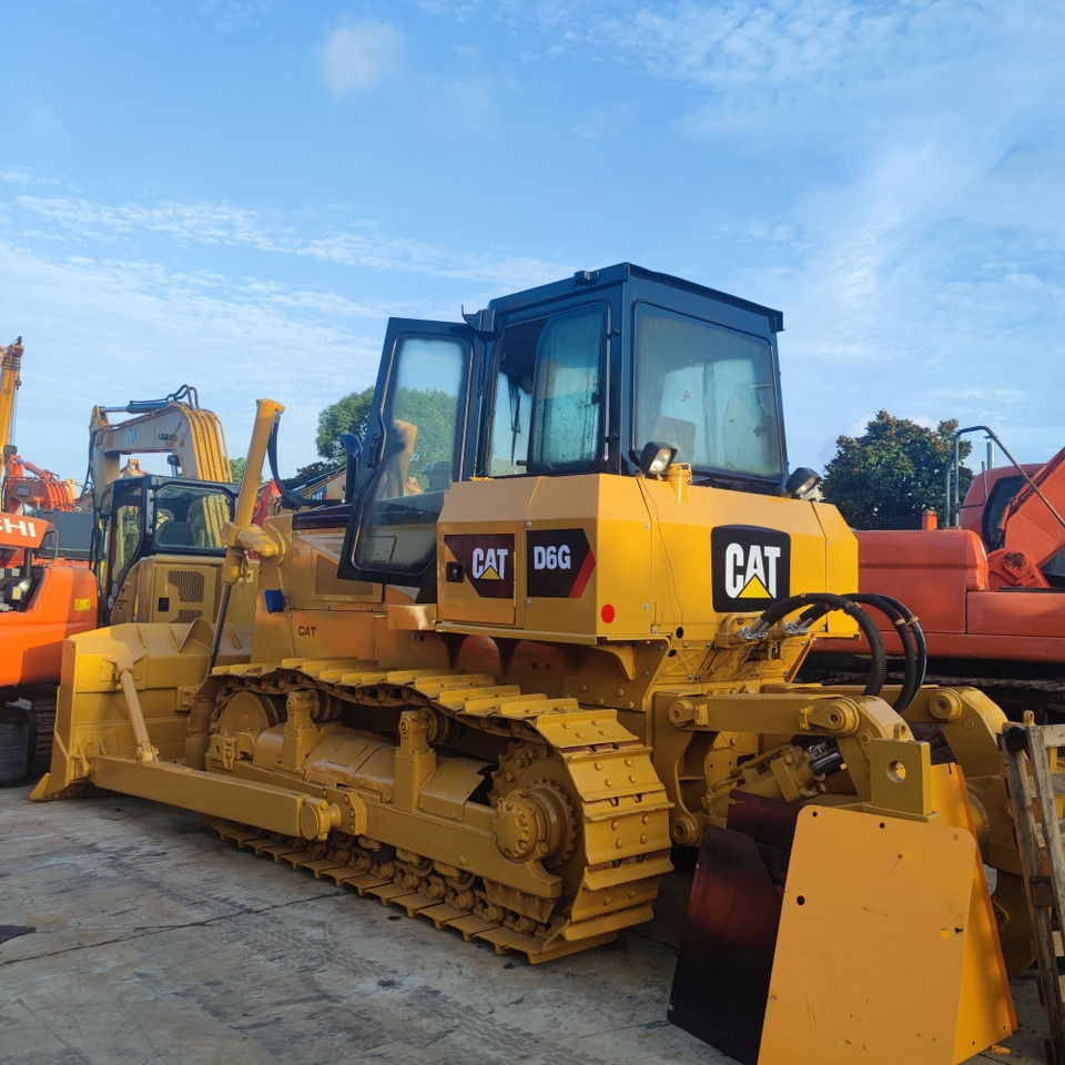 CAT D6G Bulldozer - جرافة: صورة 3 CAT D6G Bulldozer - جرافة: صورة 3
