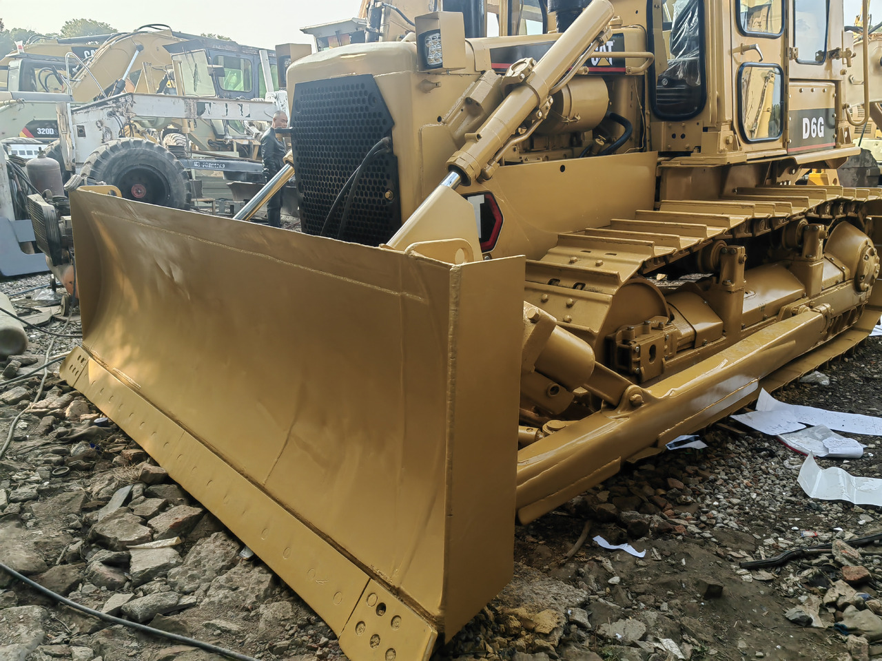 CAT D6G Bulldozer - جرافة: صورة 4 CAT D6G Bulldozer - جرافة: صورة 4