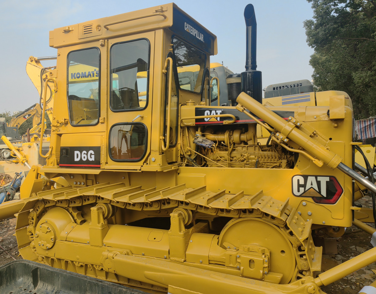 CAT D6G Bulldozer - جرافة: صورة 2 CAT D6G Bulldozer - جرافة: صورة 2