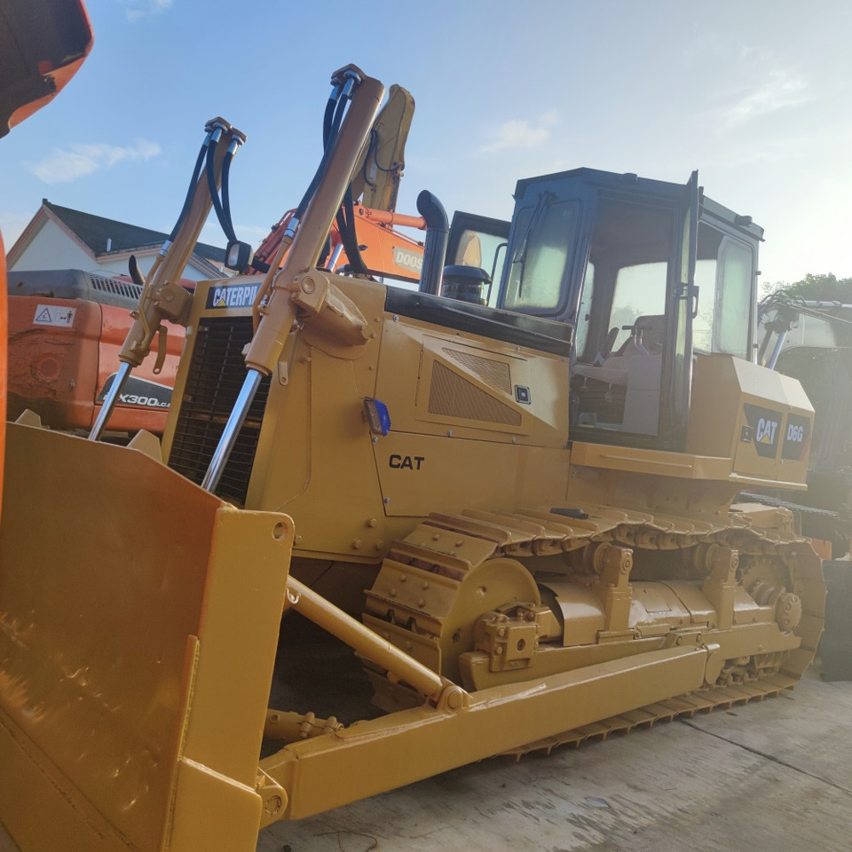 CAT D6G Bulldozer - جرافة: صورة 4 CAT D6G Bulldozer - جرافة: صورة 4