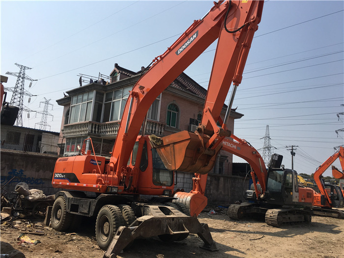 Doosan DH210w-7 wheel excavator - حفارة دولاب: صورة 5 Doosan DH210w-7 wheel excavator - حفارة دولاب: صورة 5