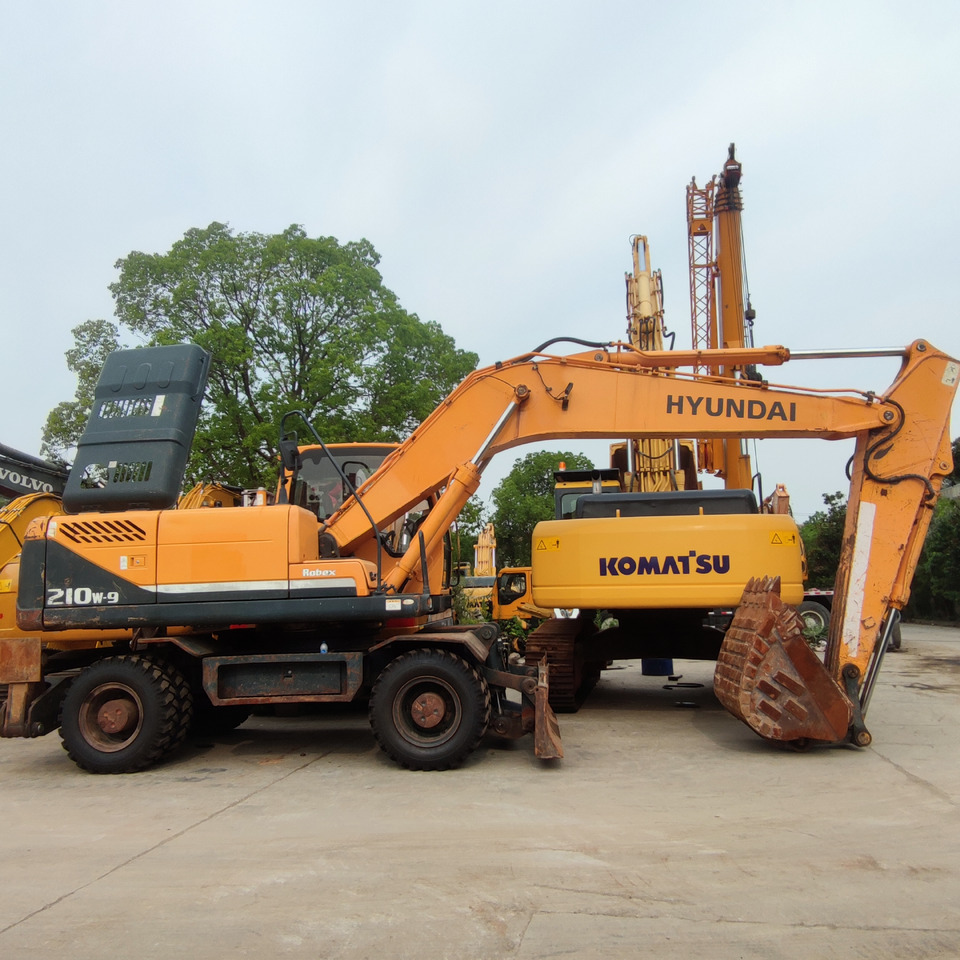 Hyundai 210w-9 wheel excavator - حفارة دولاب: صورة 1 Hyundai 210w-9 wheel excavator - حفارة دولاب: صورة 1
