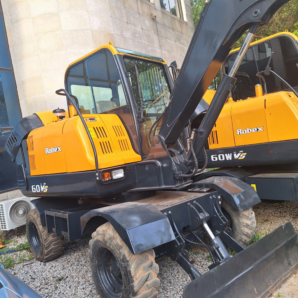 Hyundai 60vs excavator - حفارة دولاب: صورة 3 Hyundai 60vs excavator - حفارة دولاب: صورة 3