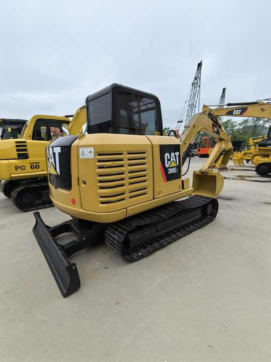حفار زحاف Japan original 6 ton mini used caterpillar cat 306E2 excavator in Shanghai for sale: صورة 6
