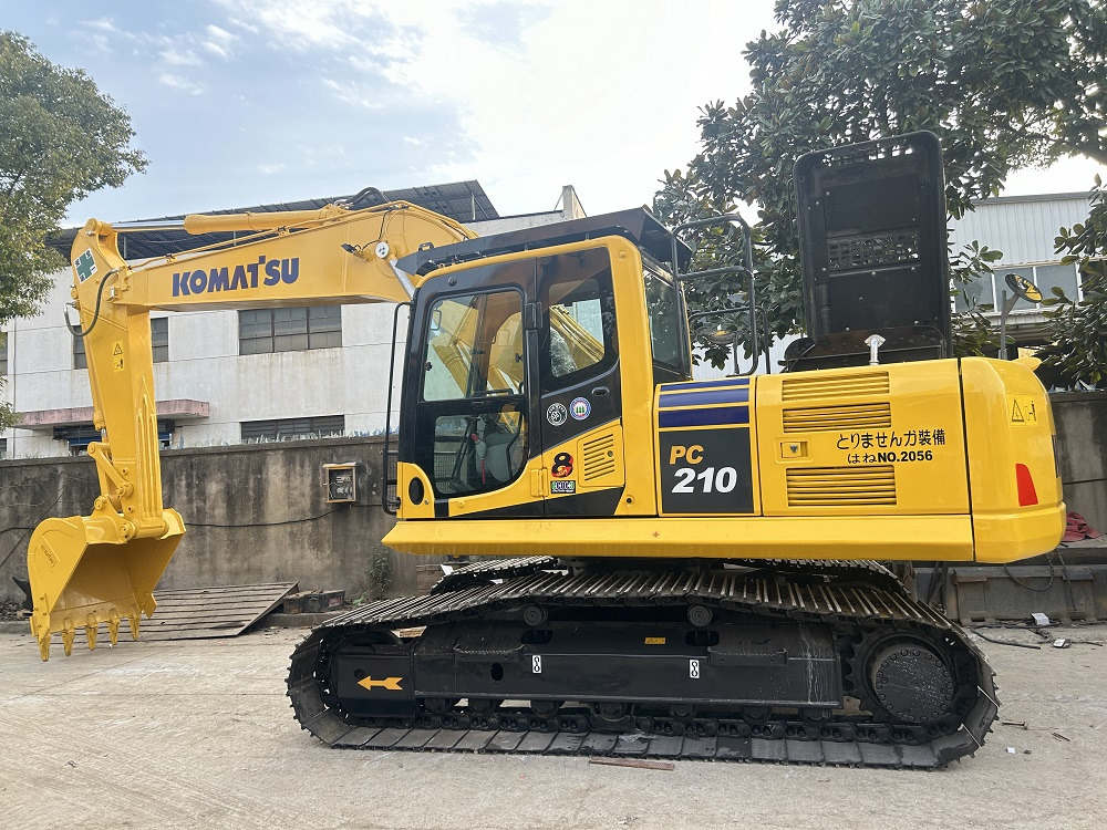 KOMATSU PC210-8 EXCAVATOR - حفار زحاف: صورة 1 KOMATSU PC210-8 EXCAVATOR - حفار زحاف: صورة 1