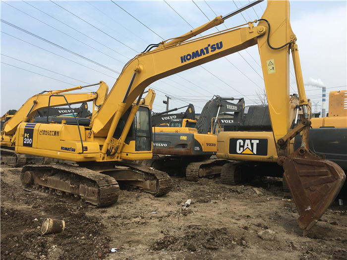 Komatsu PC200-7 excavator - حفار زحاف: صورة 1 Komatsu PC200-7 excavator - حفار زحاف: صورة 1