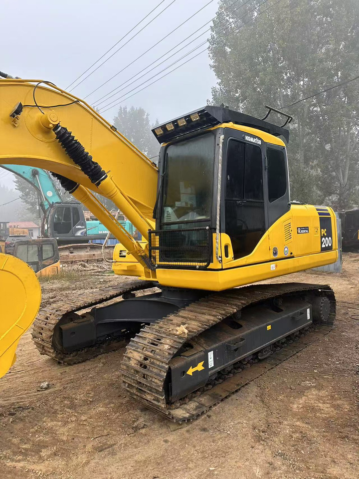 Komatsu PC200-7 excavator - حفار زحاف: صورة 1 Komatsu PC200-7 excavator - حفار زحاف: صورة 1