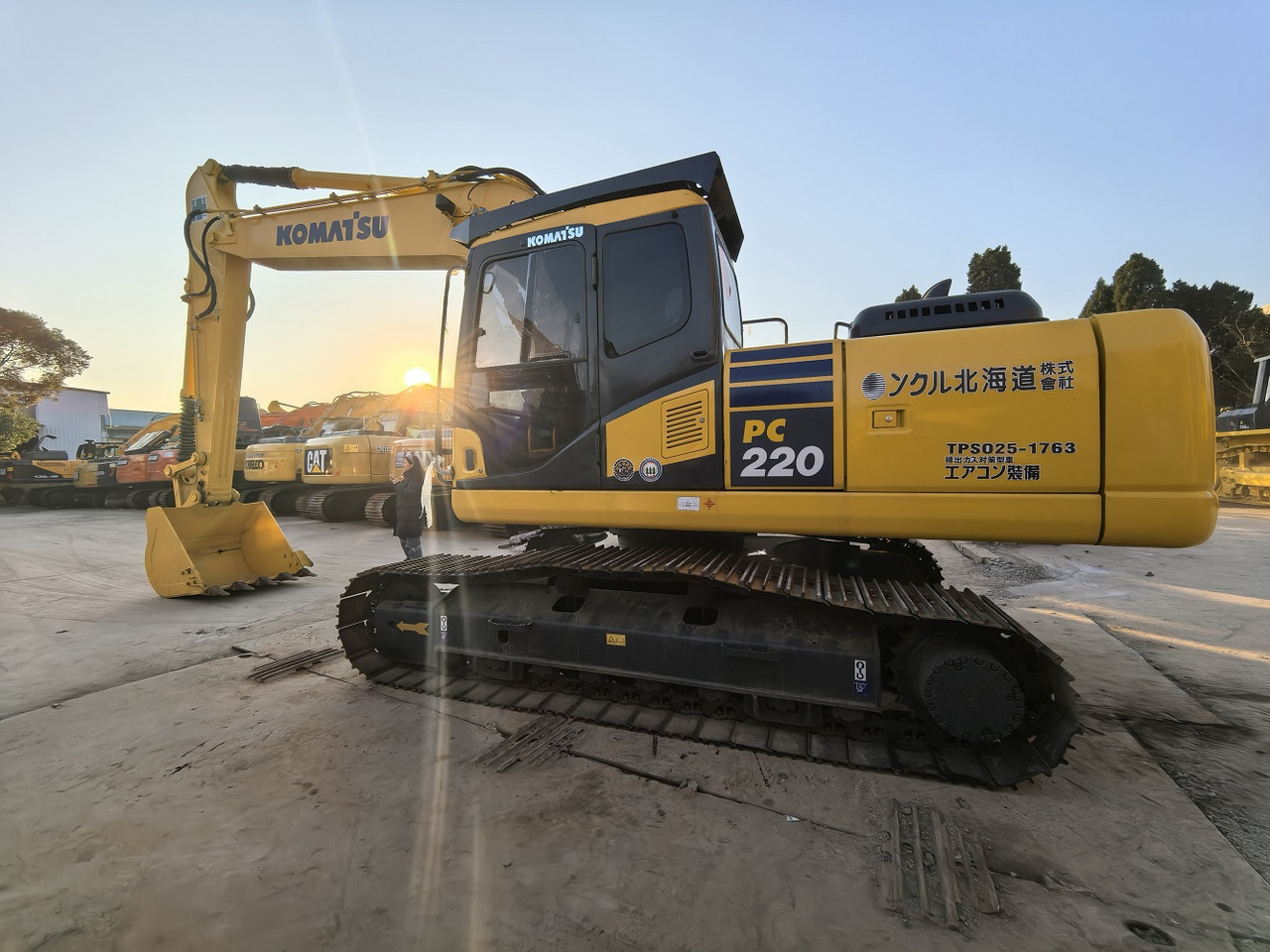 Komatsu PC220-7 - حفار زحاف: صورة 2 Komatsu PC220-7 - حفار زحاف: صورة 2