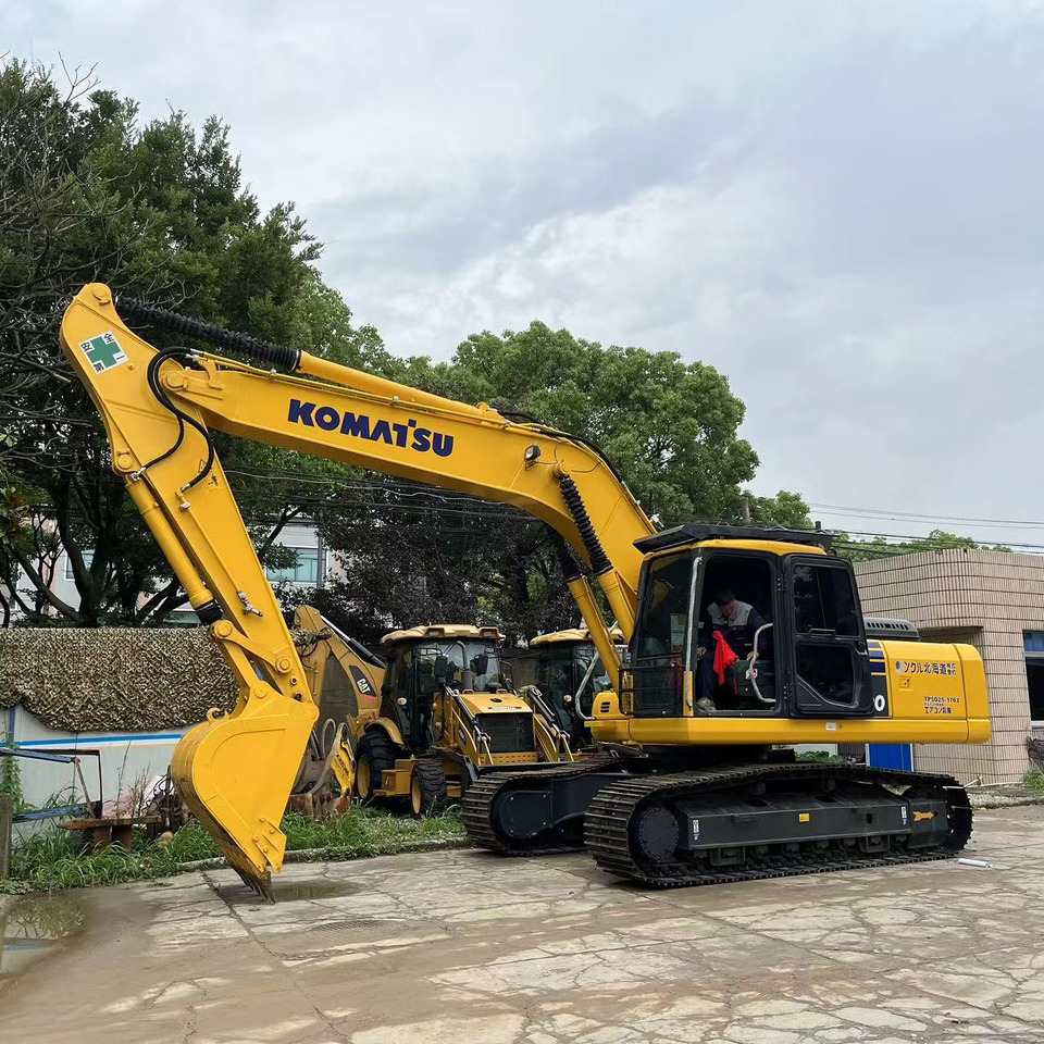 Komatsu PC220-8 Excavator - حفار زحاف: صورة 2 Komatsu PC220-8 Excavator - حفار زحاف: صورة 2