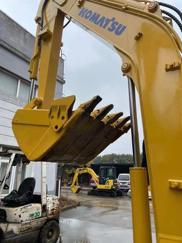Komatsu PC35MR-3 Excavator - حفار زحاف: صورة 3 Komatsu PC35MR-3 Excavator - حفار زحاف: صورة 3