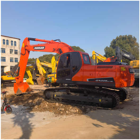 Original Used Excavators Doosan Dx225 Crawler Excavator 22 ton doosan DX22LC used Korea made Doosan excavator - حفار زحاف: صورة 1 Original Used Excavators Doosan Dx225 Crawler Excavator 22 ton doosan DX22LC used Korea made Doosan excavator - حفار زحاف: صورة 1