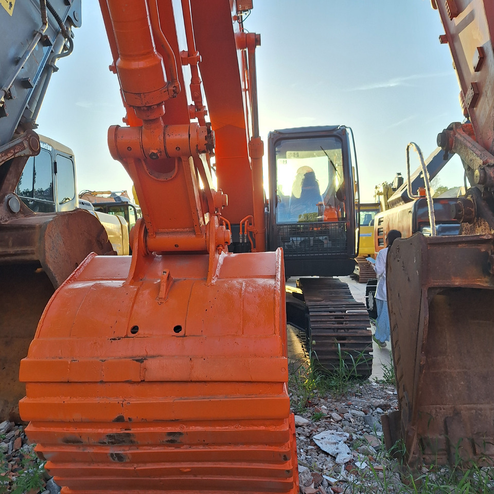 Second hand Hitachi ZX210 excavator - حفارة: صورة 1 Second hand Hitachi ZX210 excavator - حفارة: صورة 1