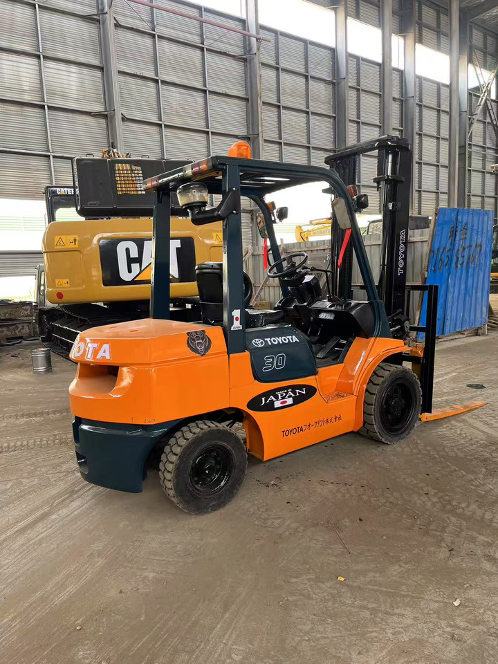 Toyota FD30 Forklift - رافعة شوكية ديزل: صورة 5 Toyota FD30 Forklift - رافعة شوكية ديزل: صورة 5