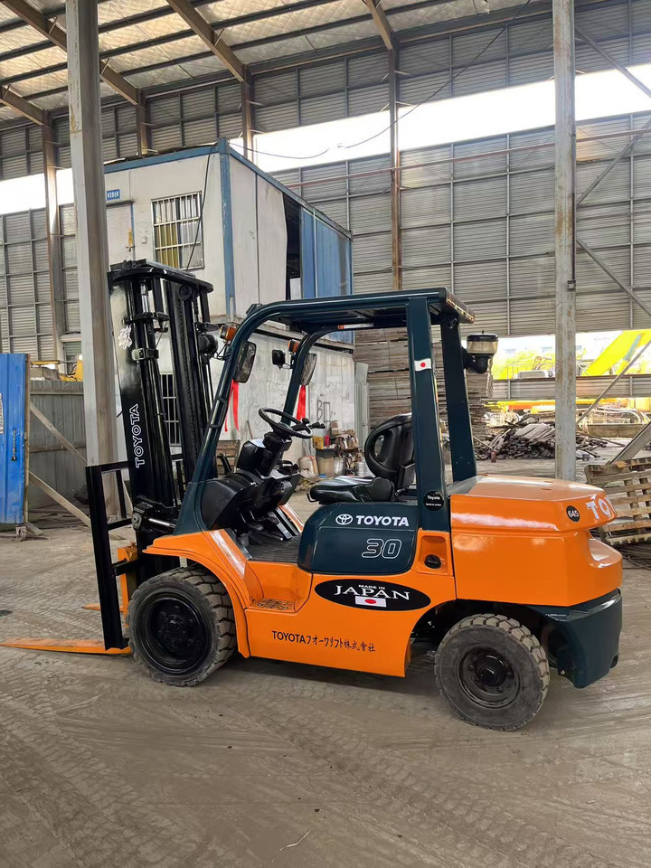 Toyota FD30 Forklift - رافعة شوكية ديزل: صورة 3 Toyota FD30 Forklift - رافعة شوكية ديزل: صورة 3