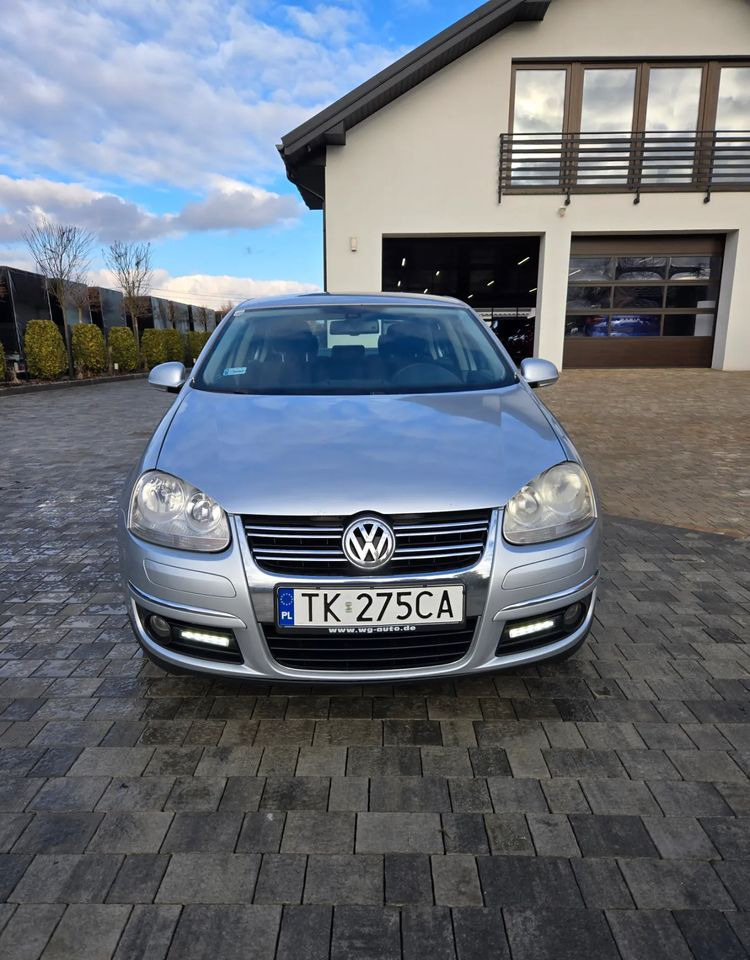 Volkswagen Jetta 2.0 TDI Sportline - سيدان: صورة 1 Volkswagen Jetta 2.0 TDI Sportline - سيدان: صورة 1