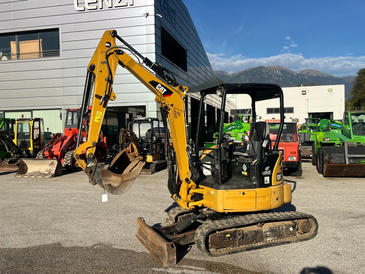 ESCAVATORE CAT 303 E CR - حفارة مُصَّغرة: صورة 2 ESCAVATORE CAT 303 E CR - حفارة مُصَّغرة: صورة 2