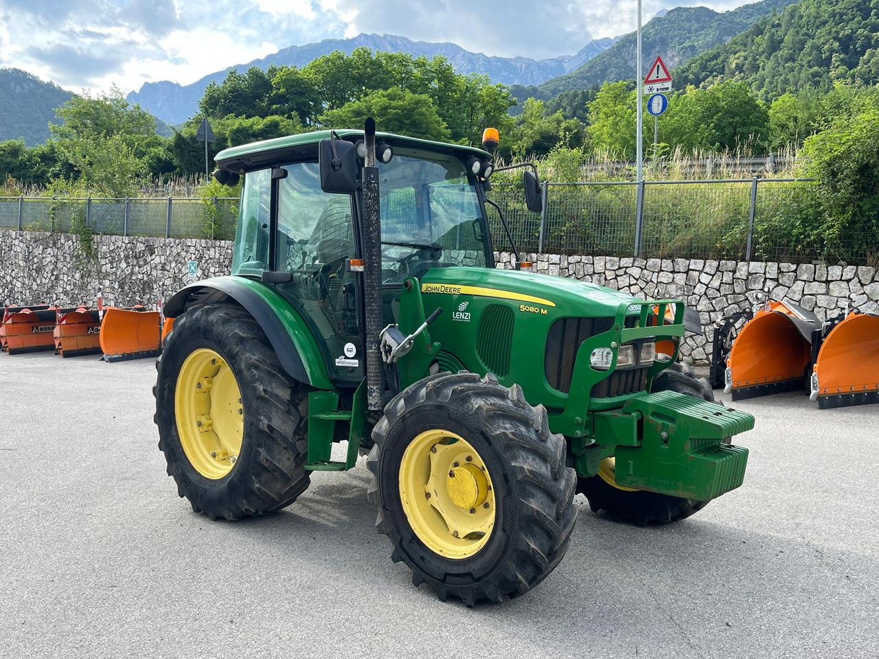 JOHN DEERE 5080 M - جرار: صورة 4 JOHN DEERE 5080 M - جرار: صورة 4