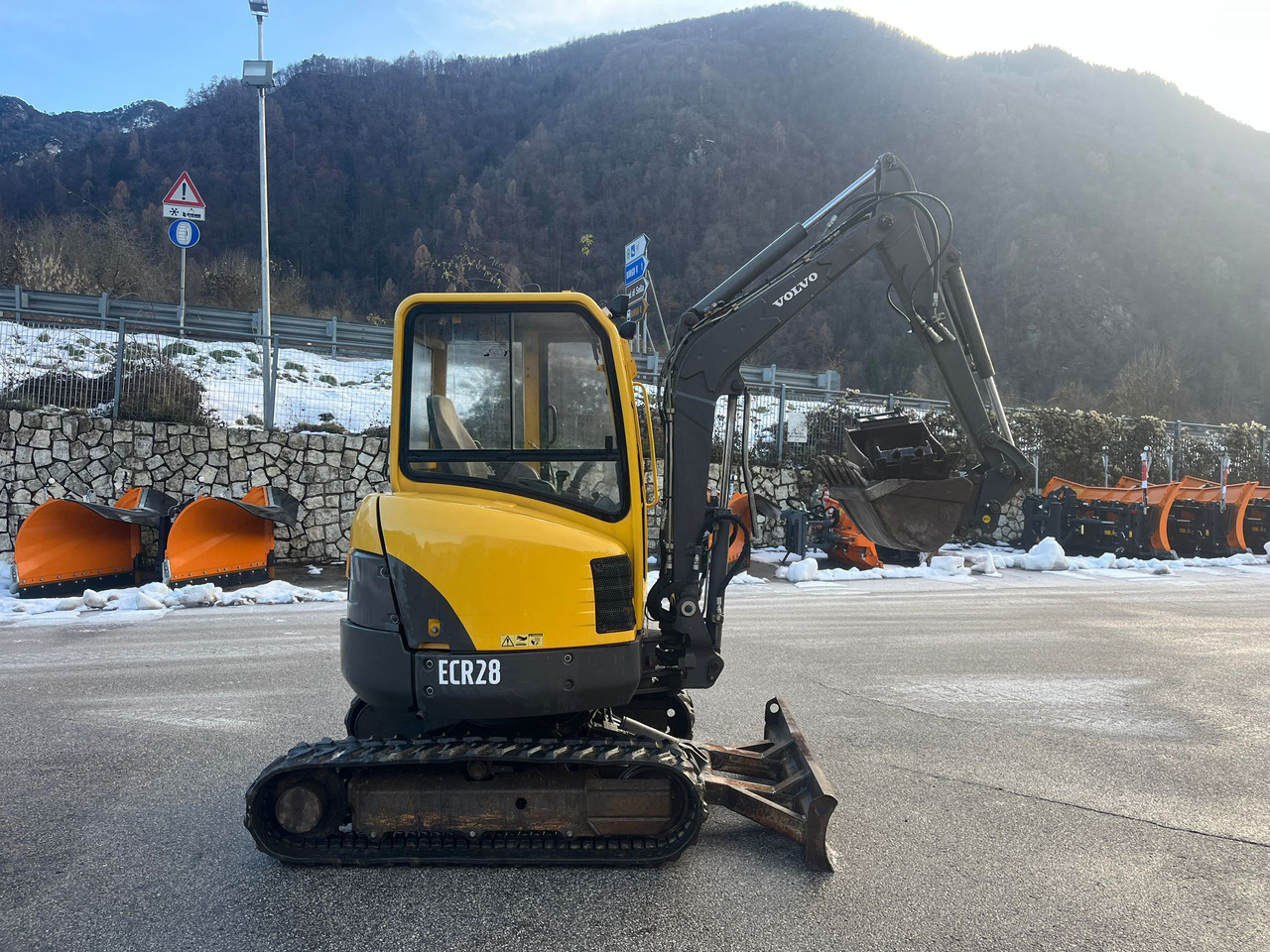 MINIESCAVATORE VOLVO ECR 28 - حفارة مُصَّغرة: صورة 3 MINIESCAVATORE VOLVO ECR 28 - حفارة مُصَّغرة: صورة 3
