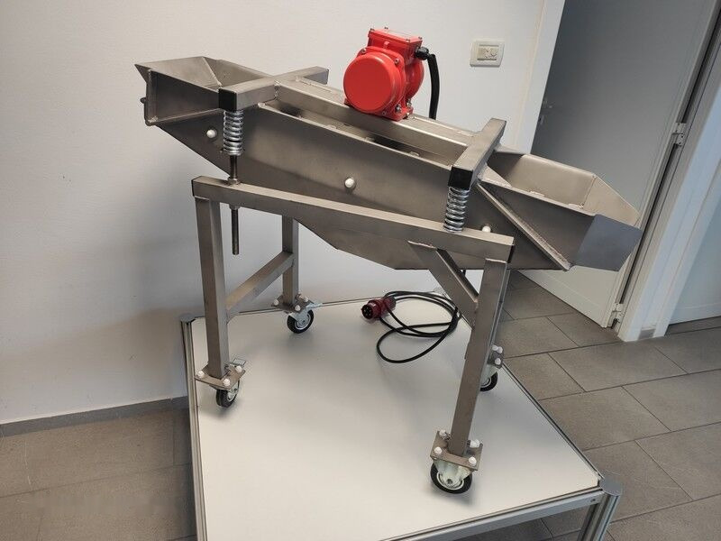 New PP25 VIBRATING SCREENER - معدات صناعية: صورة 1 New PP25 VIBRATING SCREENER - معدات صناعية: صورة 1